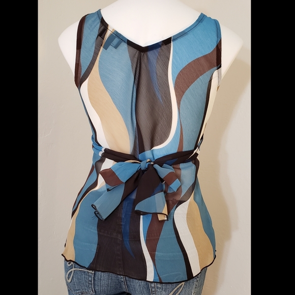 Abstract flowy blouse - Picture 3 of 4